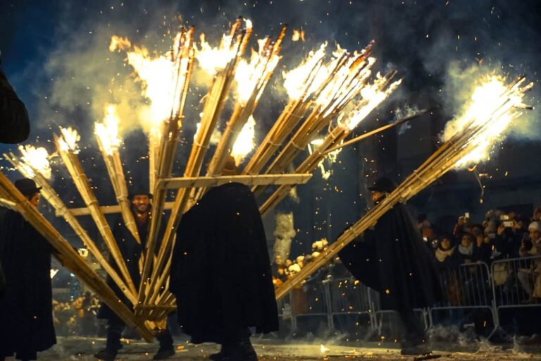 La 'ndocciata di Agnone, il Rito del Fuoco "2019" 10 La ‘ndocciata di Agnone, il Rito del Fuoco “2019”