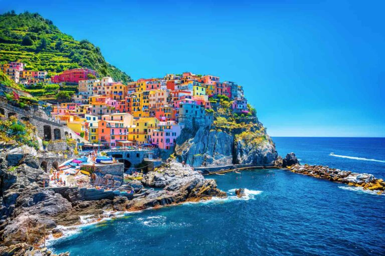 Cinque Terre e il sentiero dell'Infinito: Trekking tra Cielo e Mare 1 Tra Cielo e Mare: Trekking nelle Incantevoli Cinque Terre