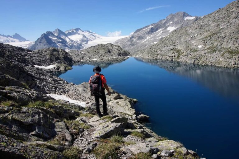 Avventura Alpina: Dal Ghiacciaio Presena ai Laghi Incantati del Passo del Tonale 12 lago scuro presena