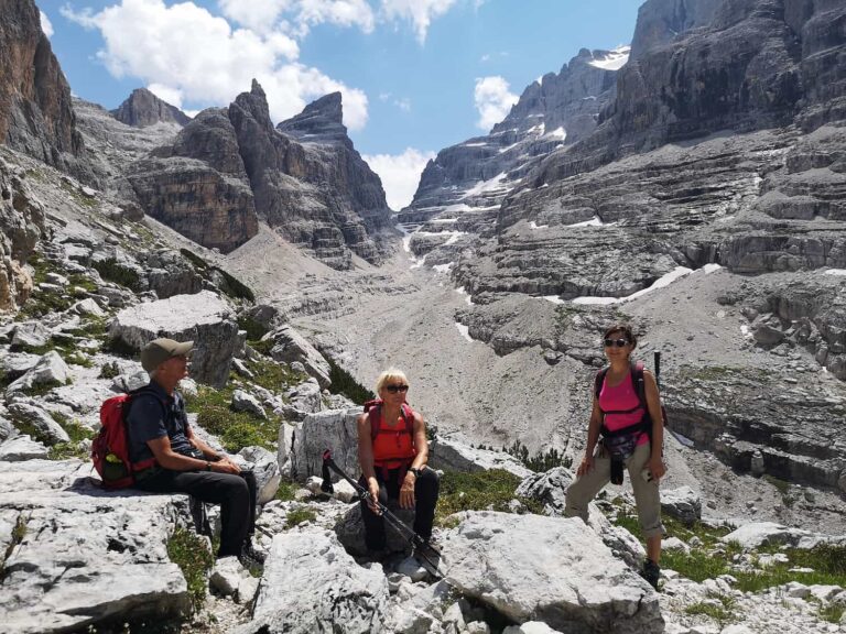 Escursione dal rifugio Stoppani al Tuckett e discesa per la cascata della Vallesinella 7 rifugio Tuckett