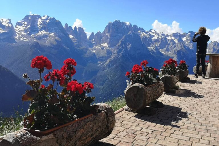 Trentino autentico: trekking tra laghi alpini, canyon e ghiacciai 35 Dolomiti di Brenta
