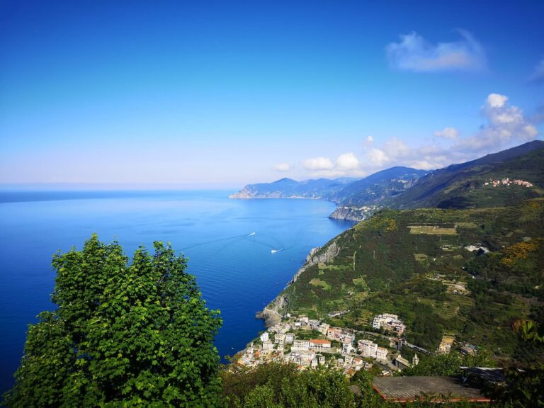 Trekking nelle 5 Terre: Itinerari tra Mare, Cielo e Borghi Colorati 32 Trekking nelle 5 Terre: Itinerari tra Mare, Cielo e Borghi Colorati
